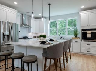 9 Stoneridge Rd, Smithfield, RI 02917