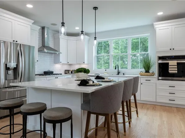 9 Stoneridge Rd, Smithfield, RI 02917