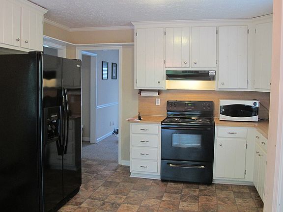 3rd image of 215 Deerchase Dr