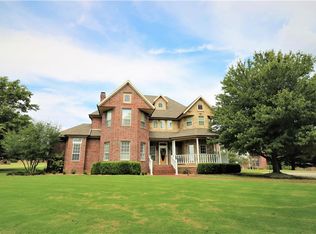 131 Woodcliff Dr, Springdale, AR 72764