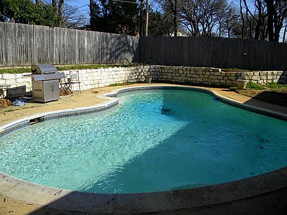 2nd image of 4911 Crest Dr