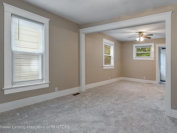 3rd image of 533 Avon St