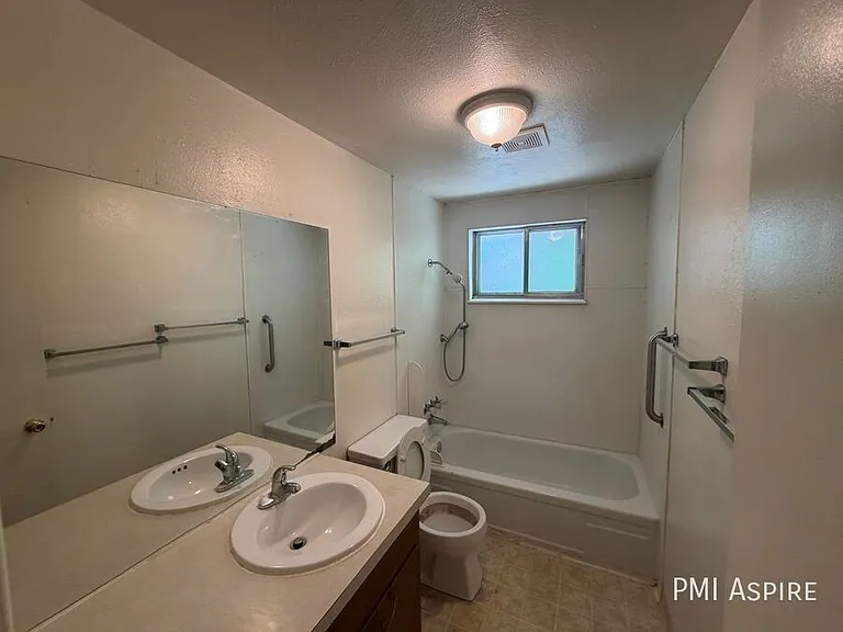 535 Martin St #4 — Photo 6
