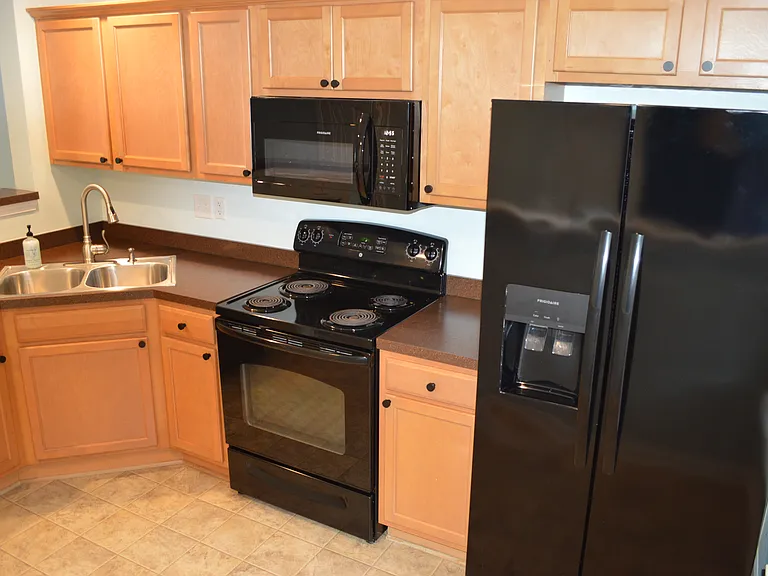 546 Candida Dr — Photo 3