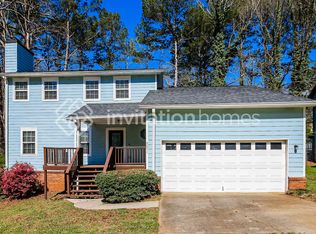 2071 Hunters Cove Dr, Lawrenceville, GA 30044