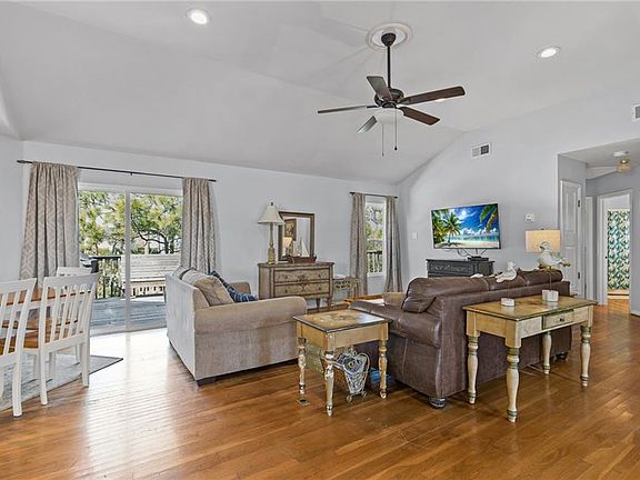 5th image of 701 Cabana Beach Rd