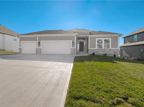 1015 Poplar Ln, Liberty, MO 64068