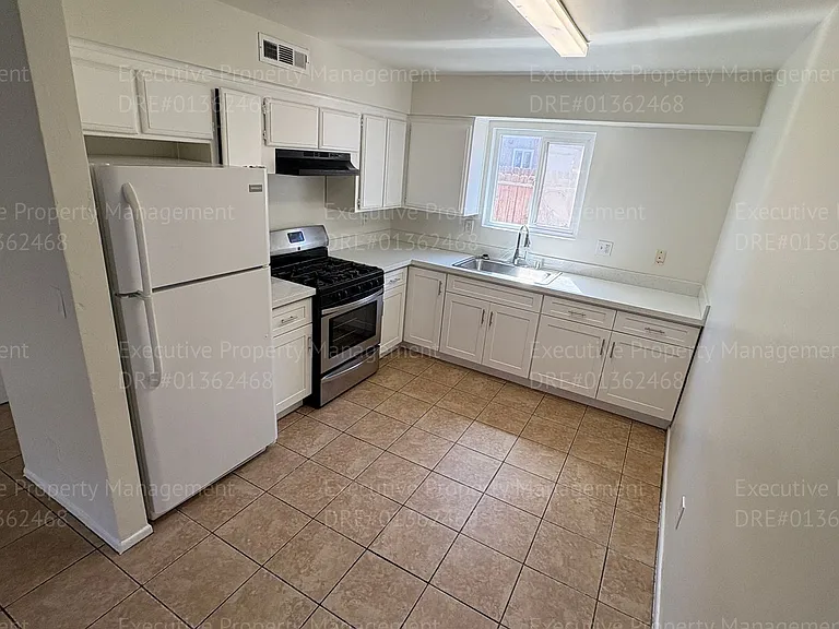 1405 Pacific St — Photo 7