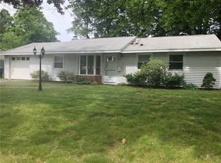 17 Gloucester St, Warwick, RI 02886