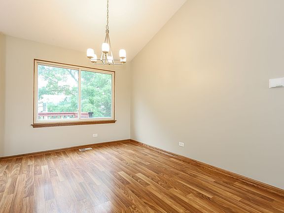 4th image of 343 E Cherry Cove Ln