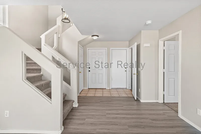 4 bed, 2.0 bath, 1832 sqft, $1,899 — Photo 4
