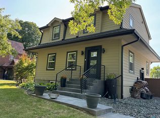 2202 E 32nd St, Des Moines, IA 50317