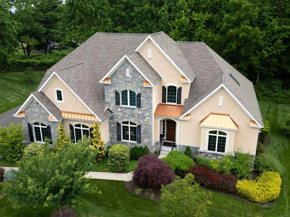 600 Harpers Ln, Huntingdon Valley, PA 19006