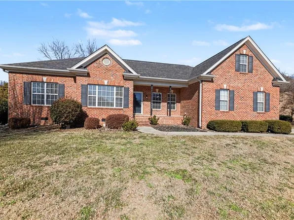 915 Kaye Gibbons Ct, Kernersville, NC 27284