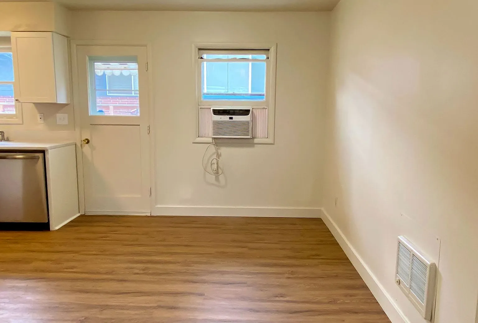 Updated 2-Bedroom Duplex in The Dalles — Photo 4