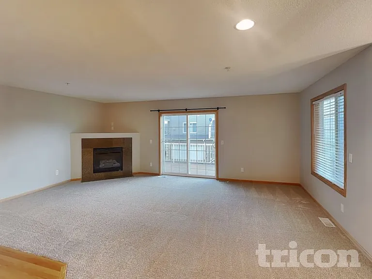 7010 S Park Dr — Photo 2