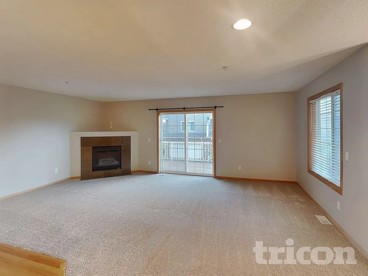 Building Photo - 7010 S Park Dr