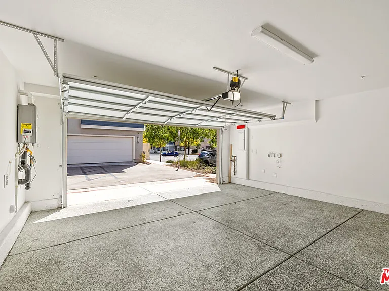 757 Daniel Freeman Cir — Photo 23