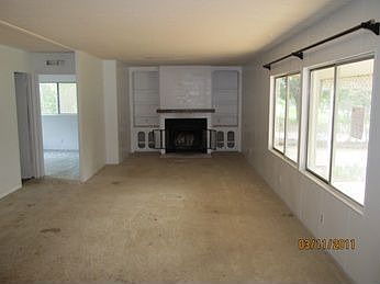 2nd image of 4763 Parker St