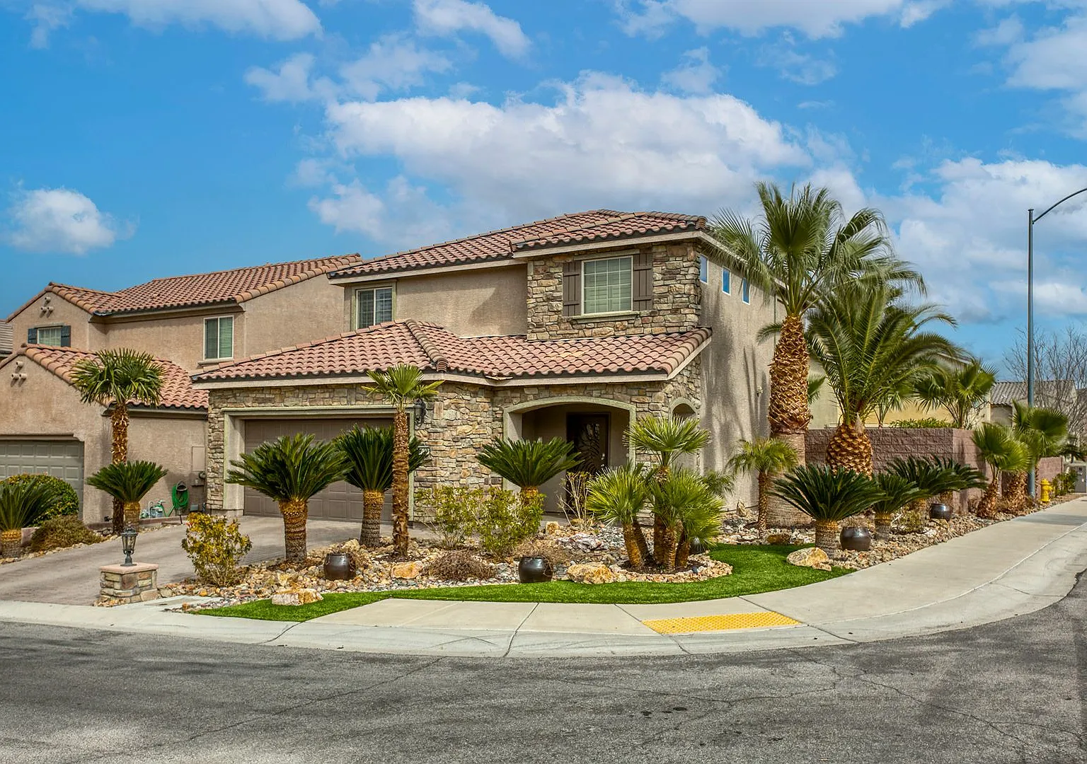 Gorgeous 3 bedroom home in Anthem area! — Photo 4