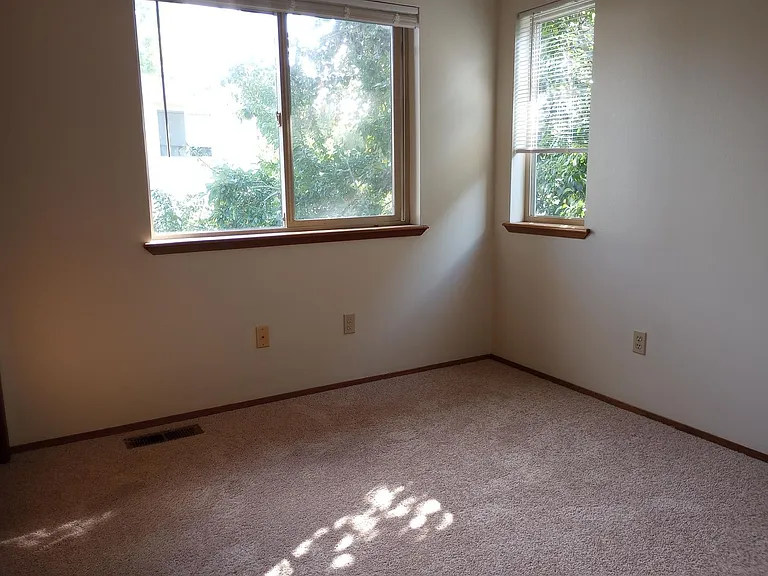 2232 & 2234 Yew St — Photo 7