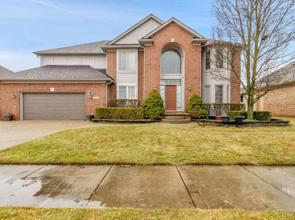 48777 Strawberry Knoll Ln, Macomb, MI 48044