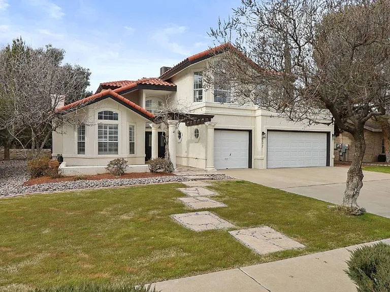 537 Rosinante Rd — Photo 1