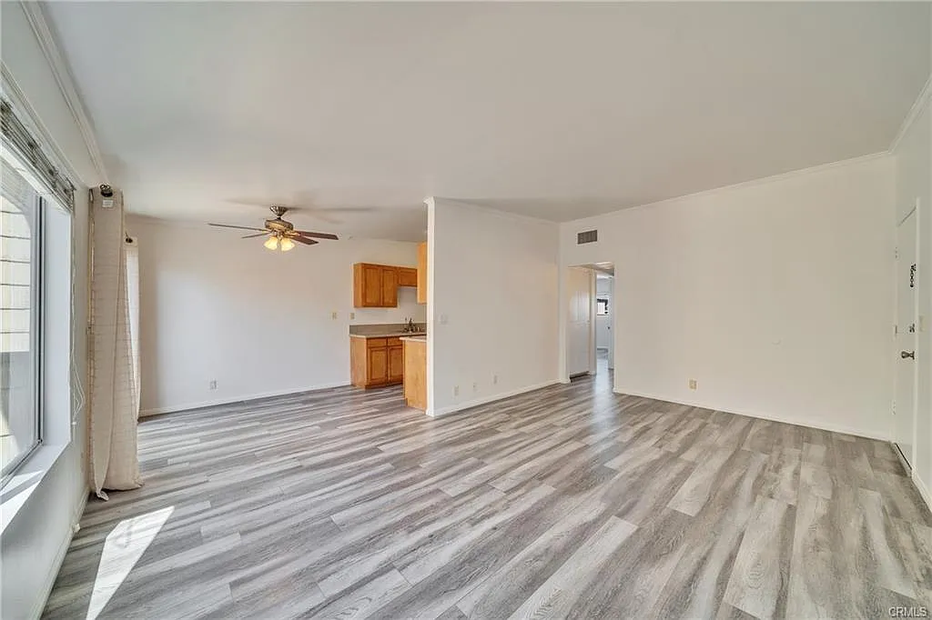 2 bed, 870 sqft, $2,600 — Photo 3