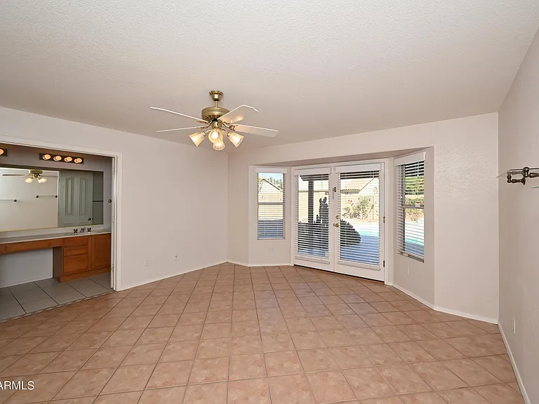 5730 E Gelding Dr — Photo 15
