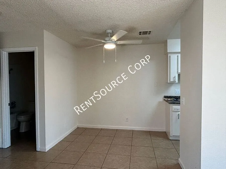 1 Bedroom 1 Bathroom Condo in West Lancaster — Photo 4