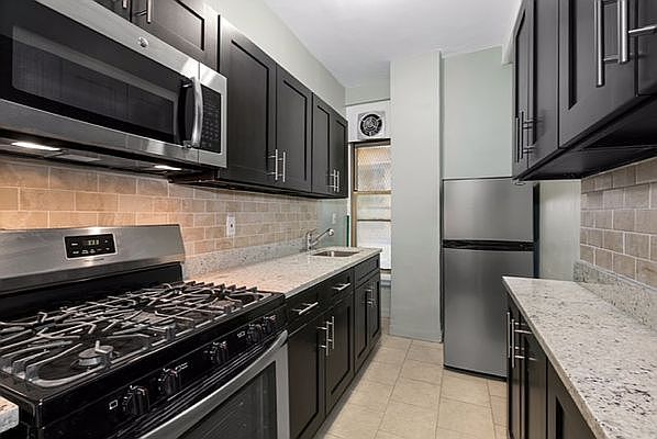 1st image of 325 W 45th St APT 104