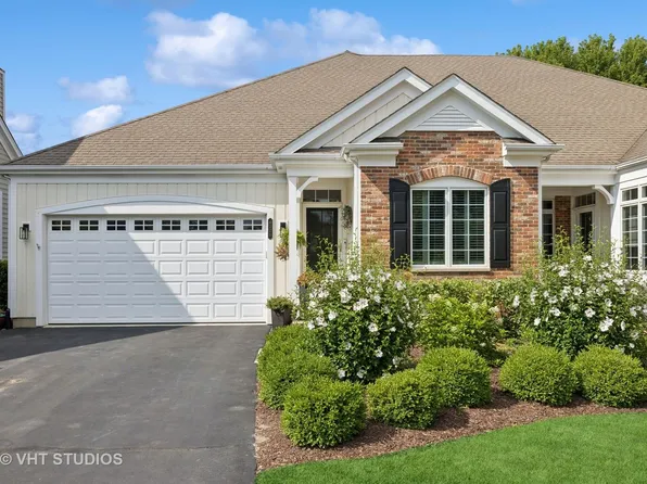4220 Weatherstone Rd, Crystal Lake, IL 60014