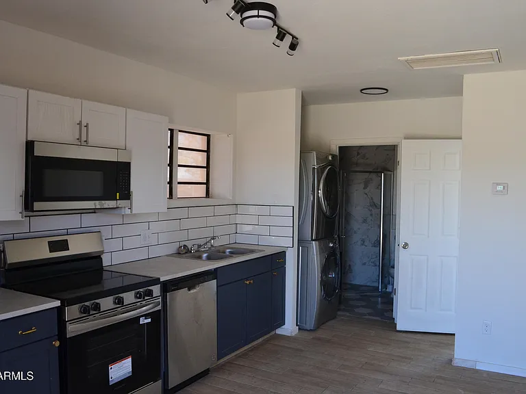 711 E 4th St #711 — Photo 2