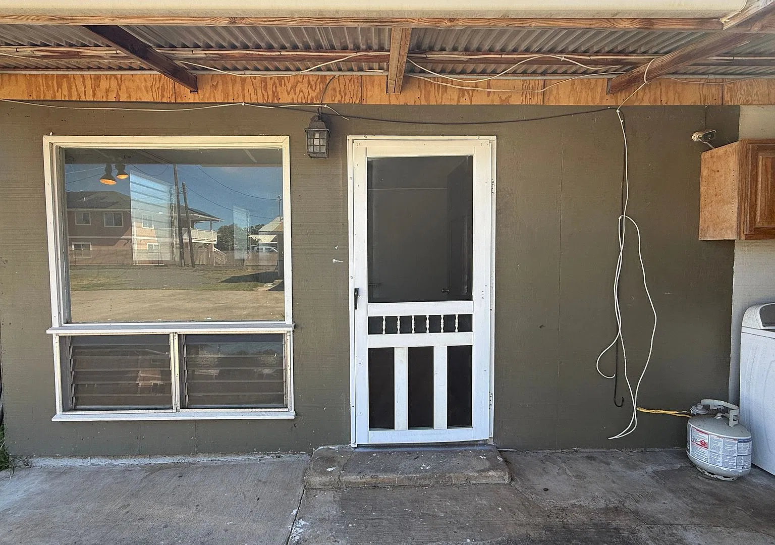 Availabe Now - For Rent in Central Wailuku $2,000/Month — Photo 1