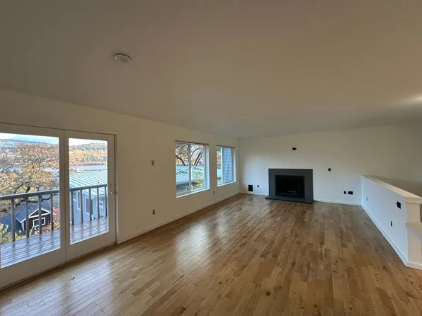 416 E 3rd St #&-418, Hood River, OR 97031