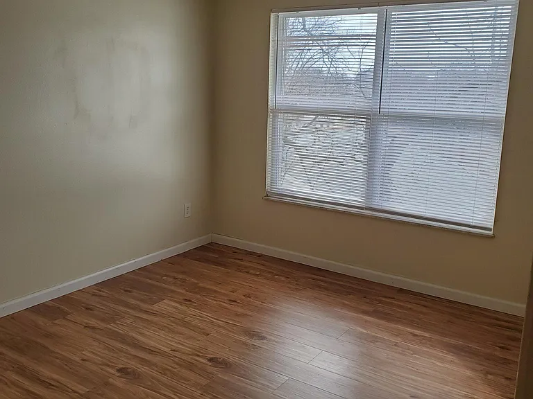 840 Spring Ave — Photo 11