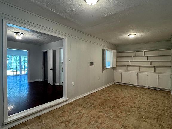 5th image of 315 Robinhood Rd