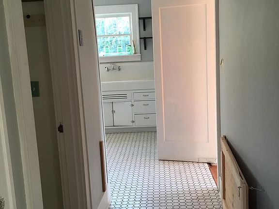 Hallway into Kitchen