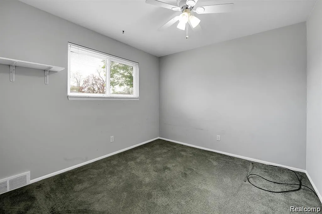 3 bed, 1.5 bath, 1128 sqft, $1,900 — Photo 4