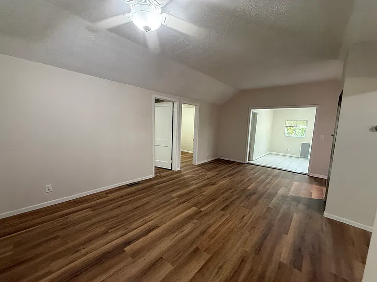 7936 Mayfield Rd — Photo 4