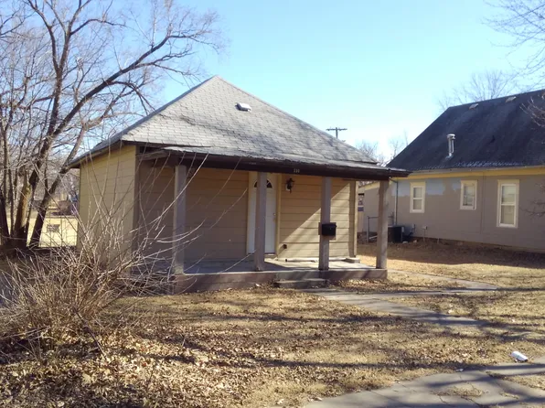 114 S East St, Herington, KS 67449