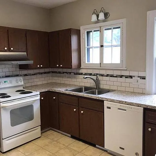 1858 Lincoln Ave — Photo 7