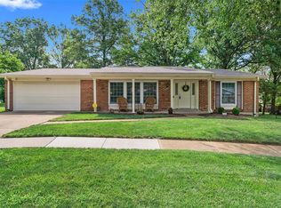 1287 Clearlake Cir, Ballwin, MO