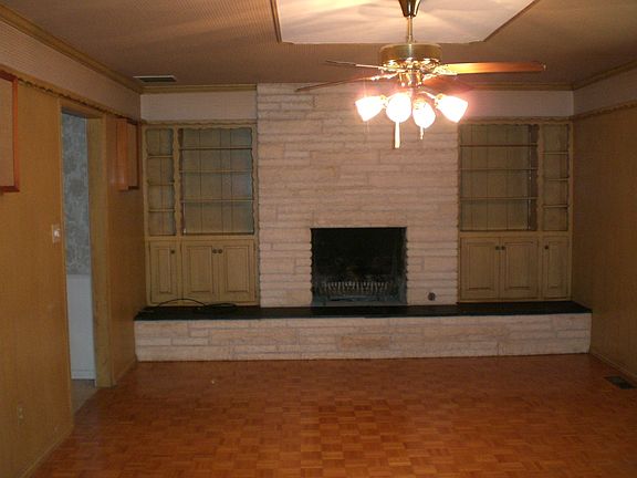 Living room before painted white