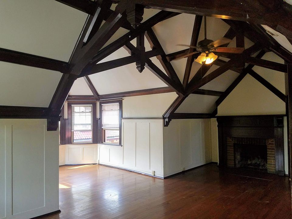 2nd image of 1130 Main St