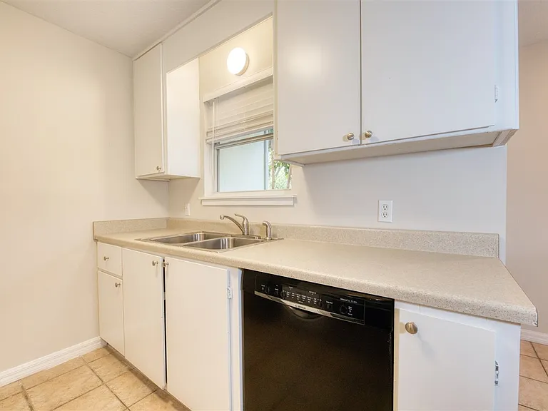 203 E St — Photo 13