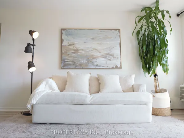 60 Gulliver Rd Unit 303, Toronto, ON M6M 2M6