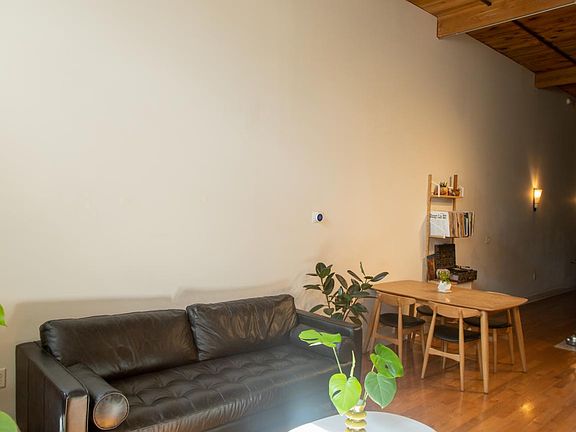 5th image of 2531 Trenton Ave #102