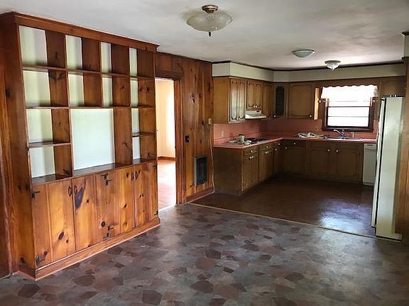 2nd image of 904 Vine St