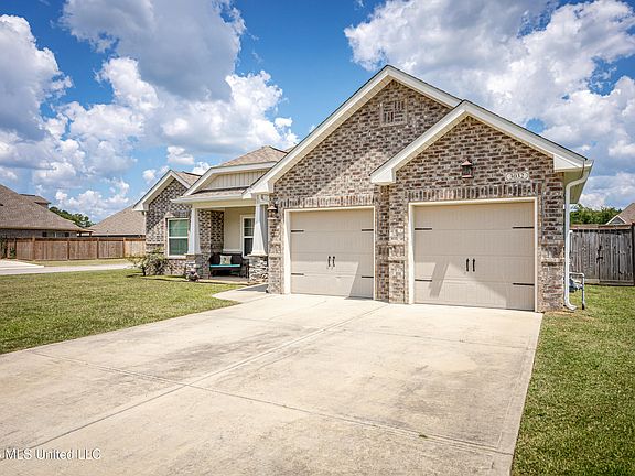 2nd image of 3032 Rue Michelle Rd